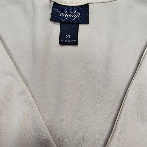 BUNDLE OF 2 Flowy XL tops - Picture 5 of 8